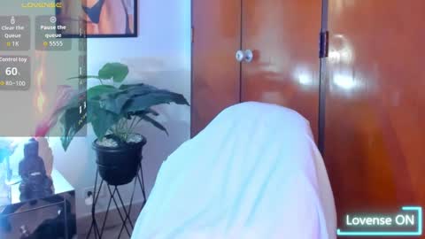 Snapshot of abby_blue01 chatting on September 16, 12:55 am abby_blue01 online show from September 16, 12:55 am