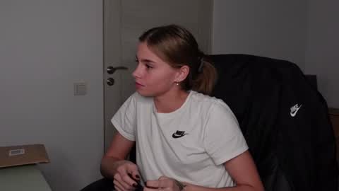 Snapshot of abby_laker chatting on January 9, 12:03 am ABBY LAKER online show from January 9, 12:03 am