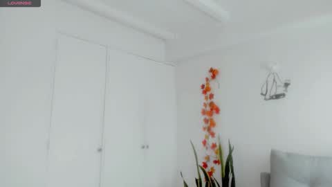 Laura  online show from November 19, 2:50 pm