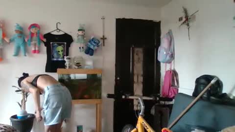 Snapshot of abbyasher chatting on May 4, 7:10 pm Abby online show from May 4, 7:10 pm