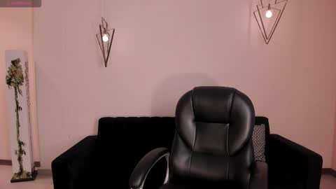 Abby Dalton  online show from November 19, 6:30 pm