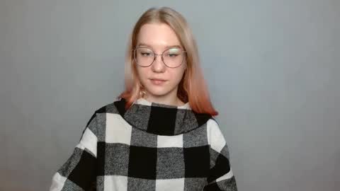 Abby Lovense is active online show from December 28, 12:35 pm