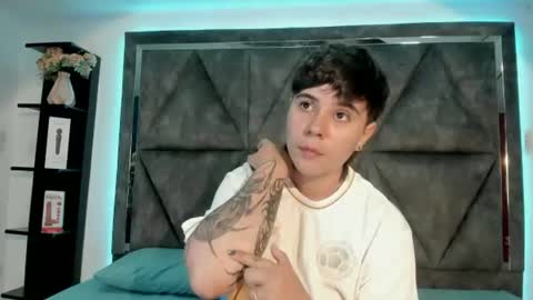 Snapshot of abbysmiitth_ chatting on June 17, 8:32 pm Abby Smith online show from June 17, 8:32 pm