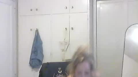 Snapshot of abdgg83476 chatting on October 22, 4:02 am abdgg83476 online show from October 22, 4:02 am