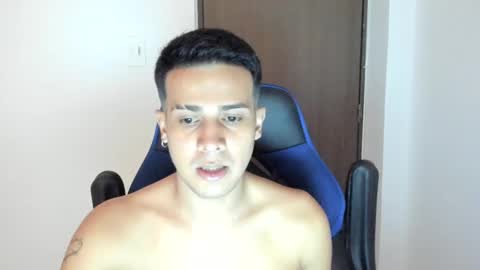 Independence model AbelAsburgo online show from December 14, 12:01 am