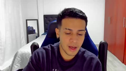 Independence model AbelAsburgo online show from December 27, 5:09 am