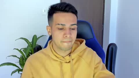 Independence model AbelAsburgo online show from March 10, 11:32 am