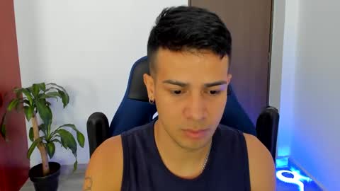 Independence model AbelAsburgo online show from October 13, 7:36 pm