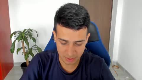 Independence model AbelAsburgo online show from October 17, 7:16 pm