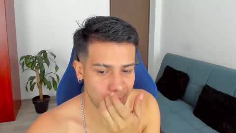 Independence model AbelAsburgo online show from November 26, 9:16 pm