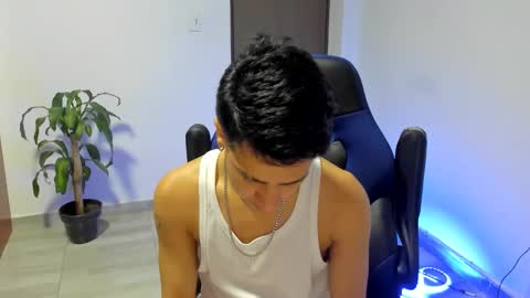 Independence model AbelAsburgo online show from December 5, 2:20 am