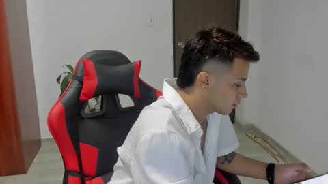 Independence model AbelAsburgo online show from January 10, 1:51 am