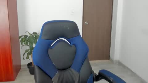 Independence model AbelAsburgo online show from January 11, 6:13 pm