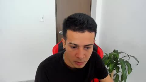 Independence model AbelAsburgo online show from March 29, 9:48 pm