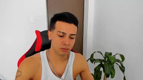 Independence model AbelAsburgo online show from April 4, 4:26 pm