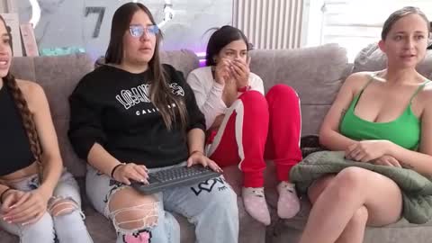 abella_as_ online show from March 3, 1:28 pm