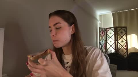 Snapshot of abella_danger_x chatting on May 3, 7:14 am abella_danger_x online show from May 3, 7:14 am