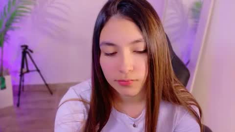 Snapshot of abella_ruiz chatting on August 7, 11:51 pm Abella Ruiz online show from August 7, 11:51 pm