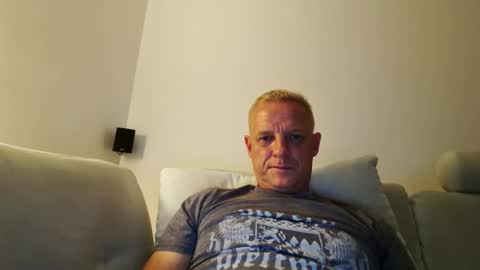 Snapshot of abenteurer2021 chatting on June 2, 9:17 pm abenteurer2021 online show from June 2, 9:17 pm