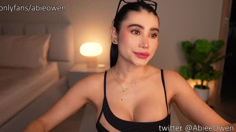 abie_owen online show from March 21, 12:15 am