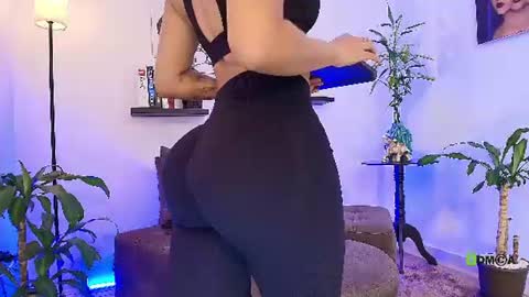 Snapshot of abigail_cruz_ chatting on June 12, 10:52 pm Abigail online show from June 12, 10:52 pm