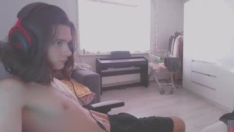 Snapshot of abobus123 chatting on February 6, 11:32 am hi cum in pvt noi extra tip online show from February 6, 11:32 am