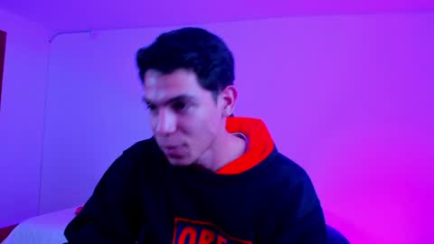 Snapshot of abrahanmateo_ chatting on December 3, 3:30 am Ig ronnyabrahan online show from December 3, 3:30 am