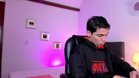 Snapshot of abrahanmateo_ chatting on December 8, 10:08 am Ig ronnyabrahan online show from December 8, 10:08 am