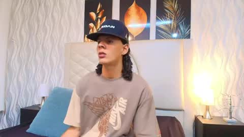 Snapshot of abravanel_sefardi chatting on April 24, 8:55 pm Abrovanel online show from April 24, 8:55 pm