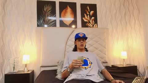 Snapshot of abravanel_sefardi chatting on May 12, 9:56 pm Abrovanel online show from May 12, 9:56 pm