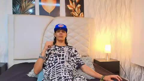 Snapshot of abravanel_sefardi chatting on May 16, 10:41 pm Abrovanel online show from May 16, 10:41 pm