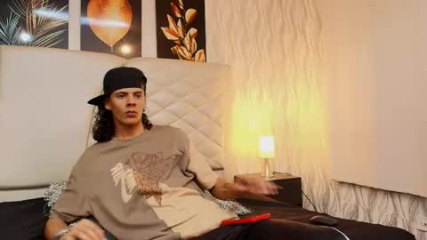 Snapshot of abravanel_sefardi chatting on May 28, 11:24 pm Abrovanel online show from May 28, 11:24 pm