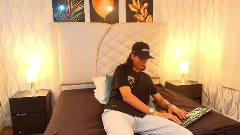 Snapshot of abravanel_sefardi chatting on June 22, 9:01 pm Abrovanel online show from June 22, 9:01 pm