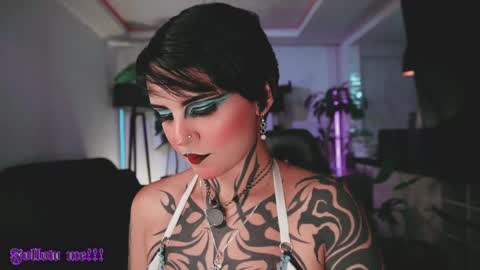 Snapshot of abril__colen chatting on May 15, 2:07 am April online show from May 15, 2:07 am