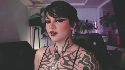 Snapshot of abril__colen chatting on June 10, 4:12 am April online show from June 10, 4:12 am