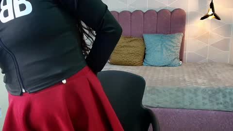 ABRIL MATTHEWS online show from January 11, 8:10 pm