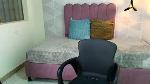ABRIL MATTHEWS online show from January 13, 6:27 pm