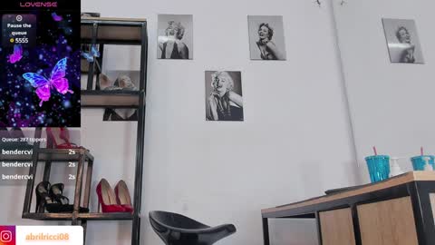 Snapshot of abril_ricci chatting on December 29, 2:21 pm Abril online show from December 29, 2:21 pm