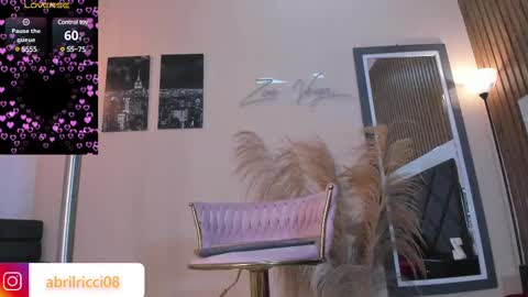 Snapshot of abril_ricci chatting on February 24, 6:27 am Abril online show from February 24, 6:27 am