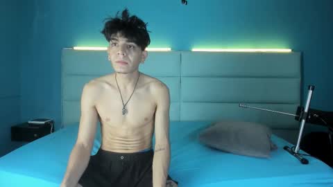 Abril and Julian online show from February 21, 11:44 am