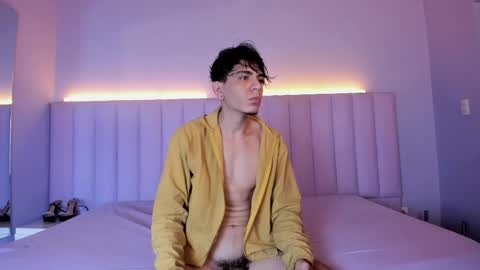 Abril and Julian online show from May 21, 12:12 pm