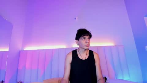 Abril and Julian online show from May 29, 11:52 am