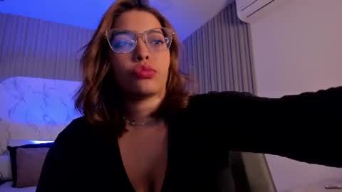 abril online show from July 14, 4:39 am