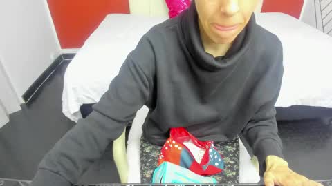 Snapshot of abrillee1 chatting on February 28, 7:25 pm ABRIL online show from February 28, 7:25 pm