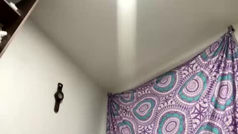abrilsantosxo online show from June 15, 11:45 am