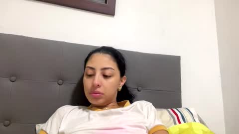 abrilsantosxo online show from June 17, 2:40 pm