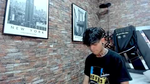 Snapshot of acidmilo chatting on December 6, 5:33 pm Acid Milo online show from December 6, 5:33 pm