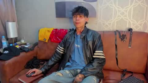 Snapshot of acidmilo chatting on December 7, 11:29 am Acid Milo online show from December 7, 11:29 am