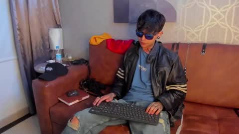 Snapshot of acidmilo chatting on December 7, 2:57 pm Acid Milo online show from December 7, 2:57 pm