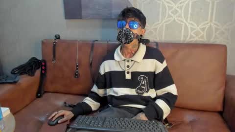 Snapshot of acidmilo chatting on December 9, 5:18 am Acid Milo online show from December 9, 5:18 am